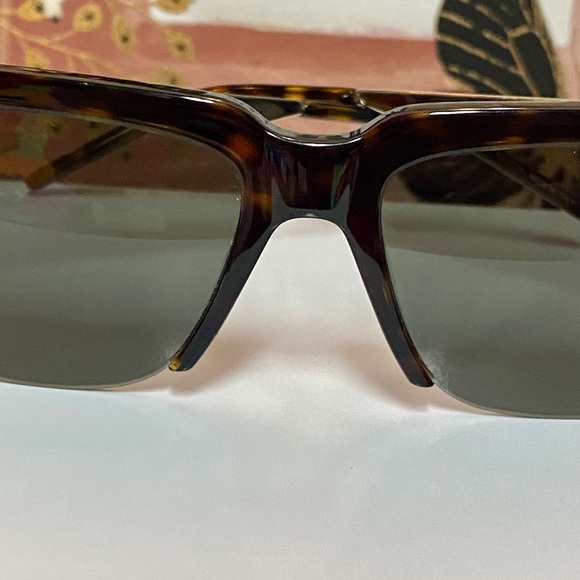 saint laurent sunglasses unisex: few scratches- nice color- include box - Picture 6 of 13